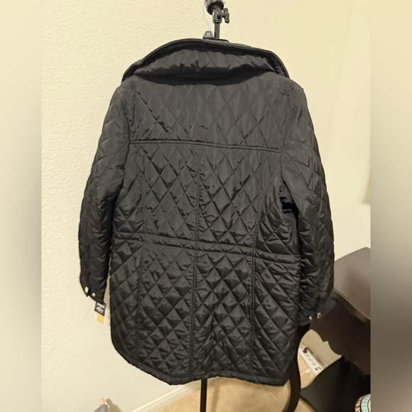 Michael Kors' quilted anorak coat, clever zip-out hood hidden, wing collar. - Picture 2 of 11